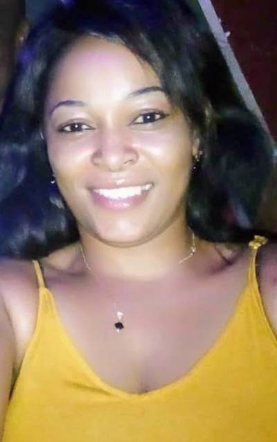 Armandine 40 Jahre Yaoundé Kamerun