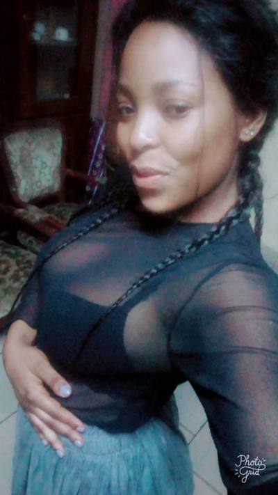 Tatiana  32 ans Yaoundé  Cameroun