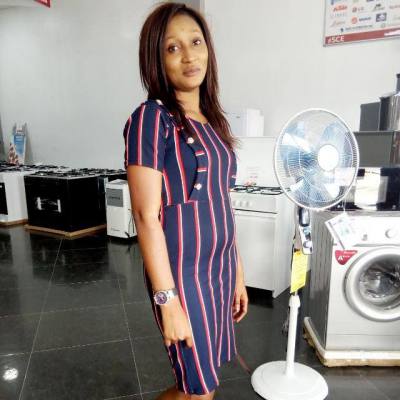 Rosalie 31 Jahre Douala Kamerun