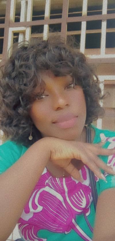 Melanie 26 ans Yaoundé Cameroun