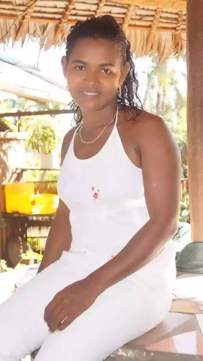 Maylla 35 ans Sambava Madagascar