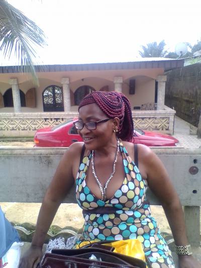 Jeanne 56 Jahre Douala Kamerun