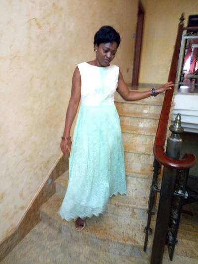Esther 49 ans Yaoundé Cameroun