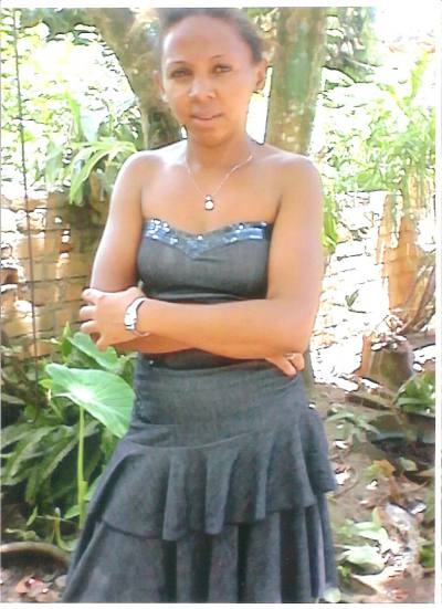 Olivia 38 Jahre Sambava Madagaskar