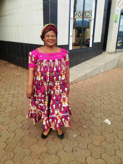 Marie 56 Jahre Yaounde  Kamerun