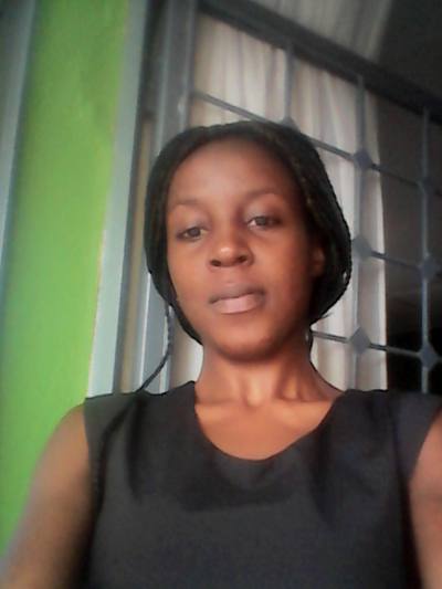 Lina 35 Jahre Yaoundé Kamerun