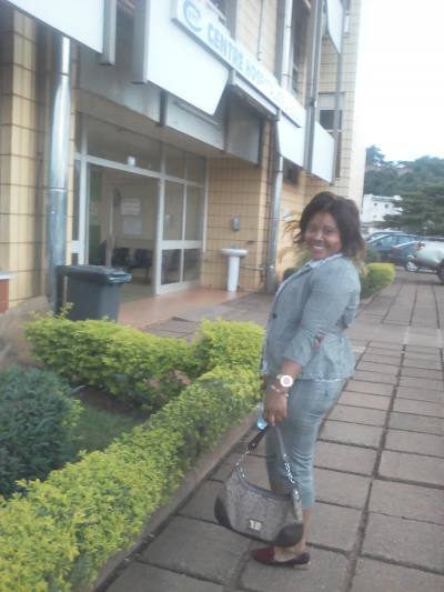 Zeh nsili 44 ans Yaoundé 5 Cameroun