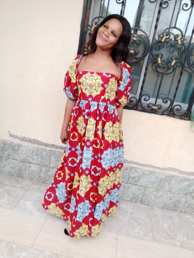 Ariana 25 ans Yaoundé Cameroun