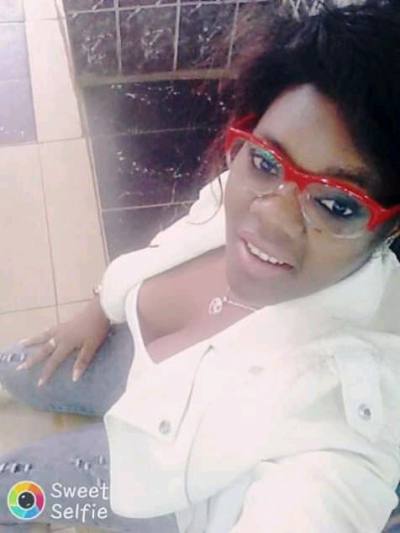 Darlene  32 Jahre Yaoundé  Kamerun