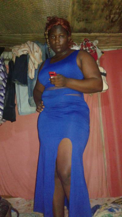 Marie 32 Jahre Yaoundé Kamerun