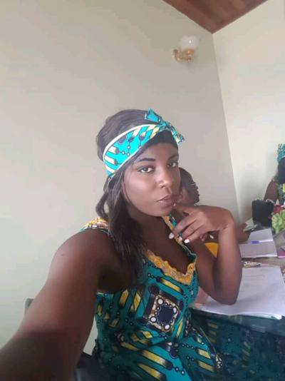 Joelle 32 Jahre Yaoundé Kamerun