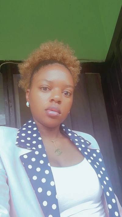 Sabine 31 Jahre Yaoundé  Kamerun
