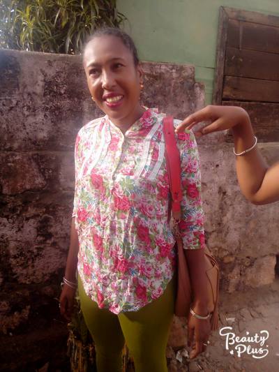 Evelyne 41 Jahre Antsiranana Madagaskar