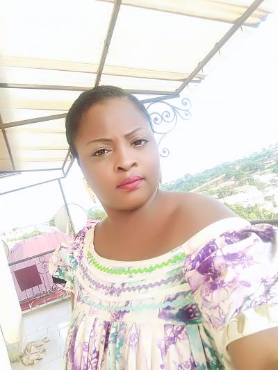 Valia 38 ans Yaoundé Cameroun