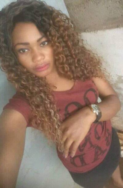 Simone 27 ans Yaounde  Cameroun