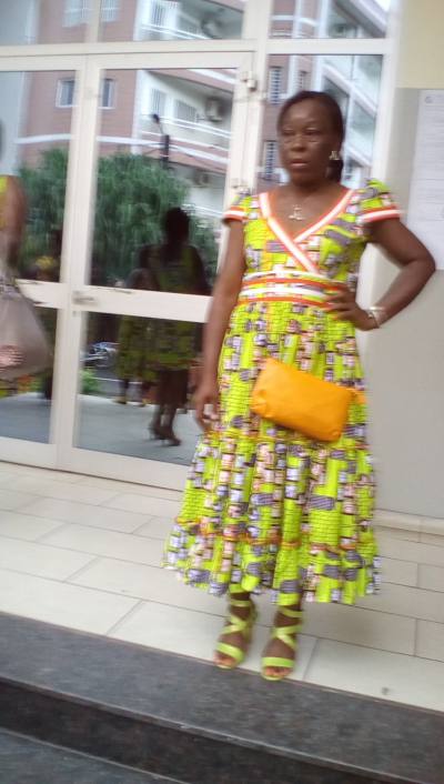 Josiane 52 Jahre Yaoundé Kamerun
