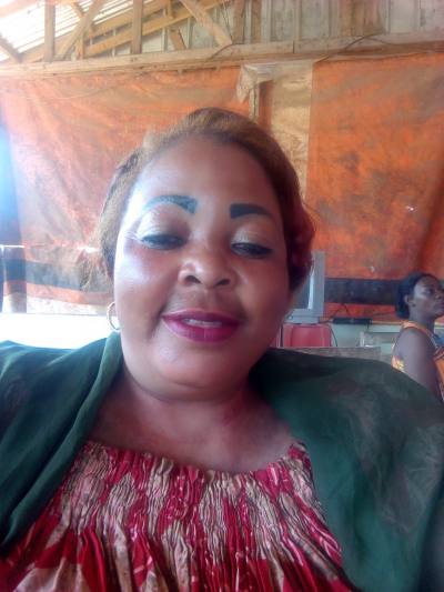 Rachele 53 ans Yaoundé Cameroun
