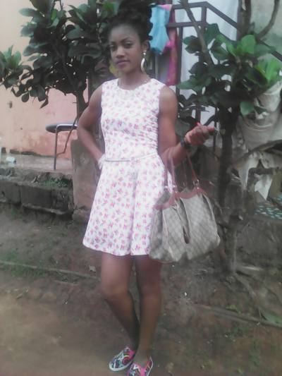 Henriette 37 ans Yaoundé Cameroun