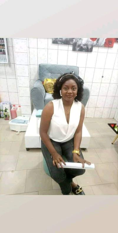Jocelyne 26 Jahre Ebolowa  Kamerun