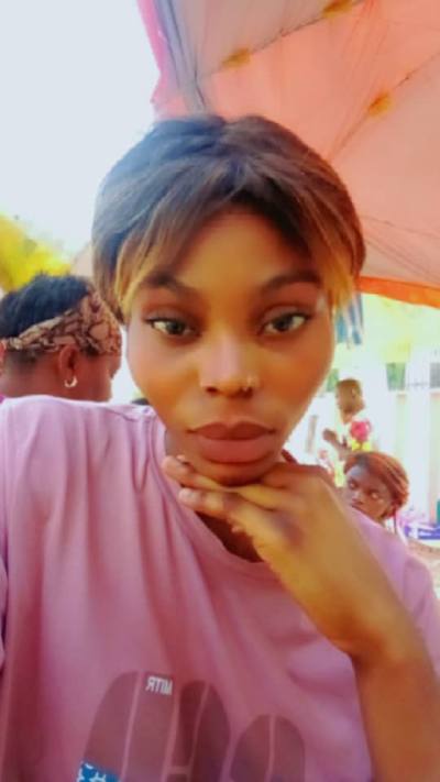 Lydie 29 ans Mfoundi Cameroun