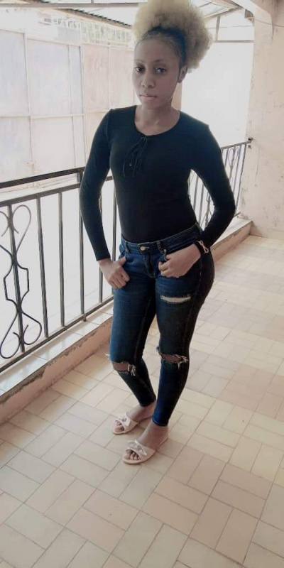Leslie 27 ans Yaounde Cameroun