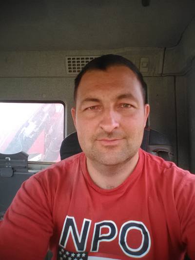 Jean charles 43 ans St Denoual France