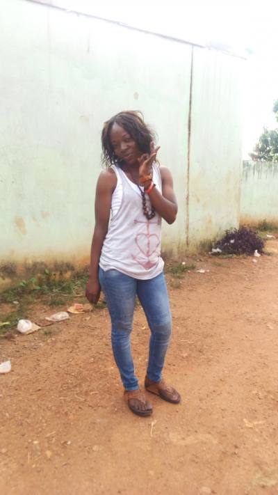 Madeleine 33 Jahre Yaoundé Kamerun