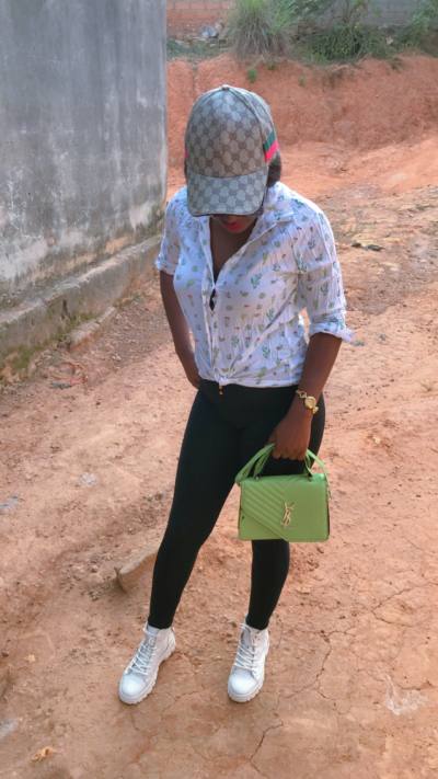 Julie 23 ans Ebolowa  Cameroun
