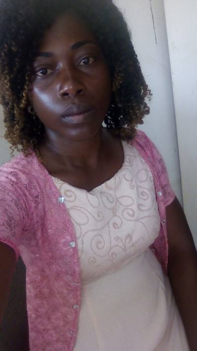 Rolande 35 ans Yaoundé Cameroun