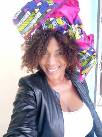 Evelyne 46 Jahre Yaounde Kamerun