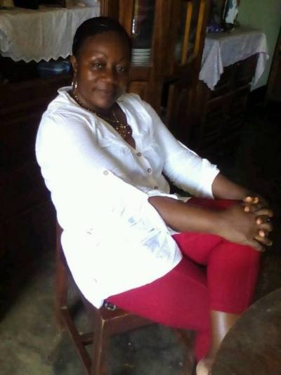 Claire 48 Jahre Yaoundé Kamerun