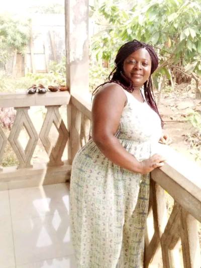 Ingrid 28 ans Catholique Cameroun