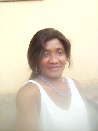 Ruth 43 years Yaoundé Cameroun