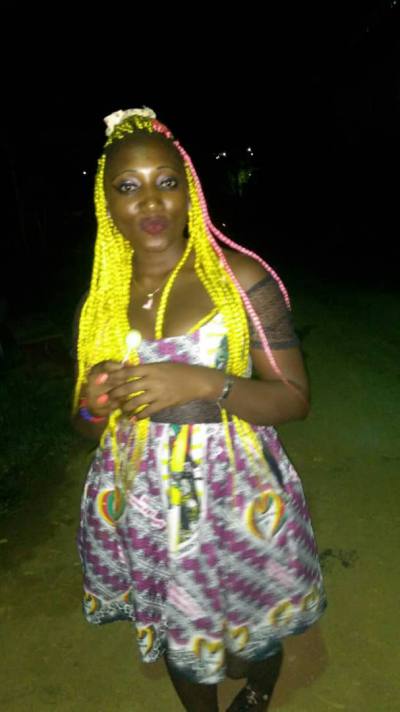 Cacharelle 24 ans Yaoundé Cameroun
