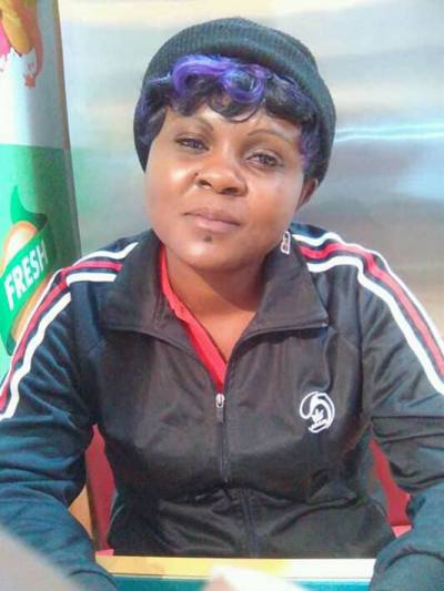 Laure 31 Jahre Douala Kamerun