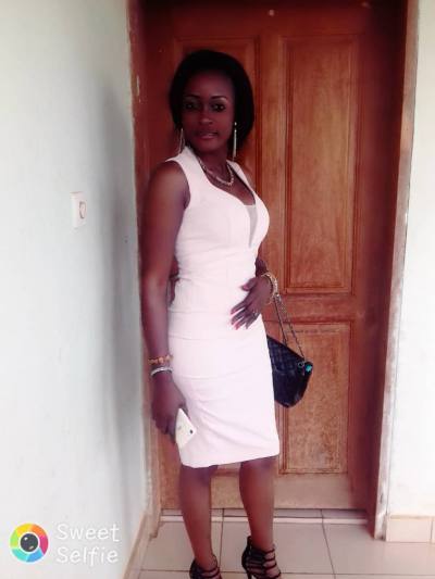 Edith 38 years Yaoundé Cameroon