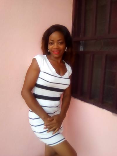Helene 35 Jahre Yaoundé Kamerun