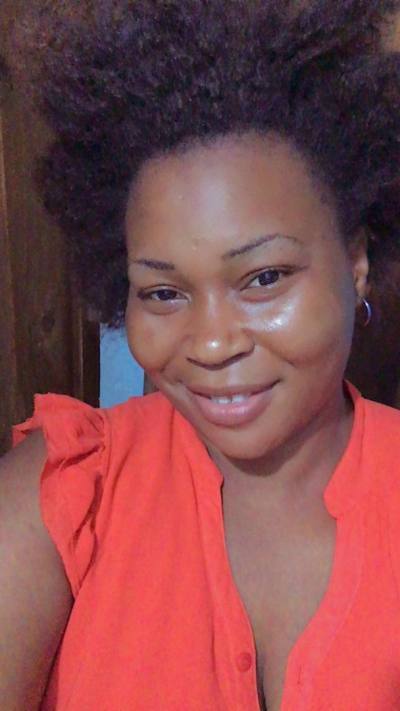 Aurelie 32 Jahre Yaoundé  Kamerun