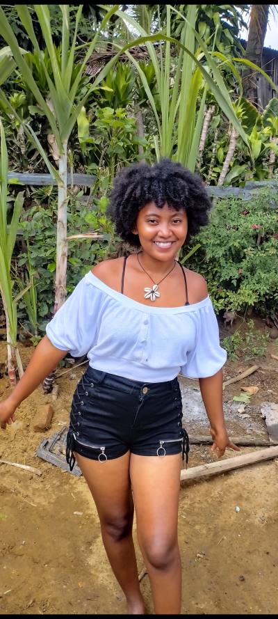 Nelly 21 ans Sambava Madagascar