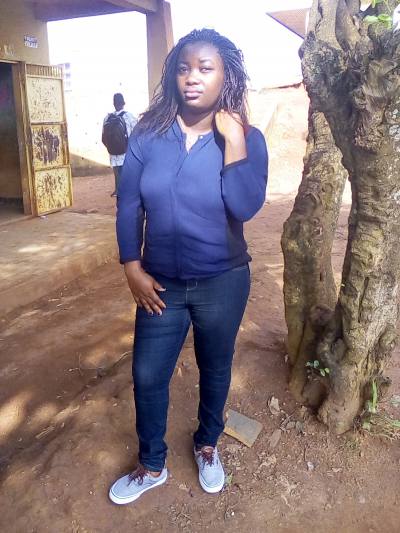 Laure 31 ans Yaoundé Cameroun
