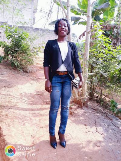 Diane 34 Jahre Yaoundé Kamerun