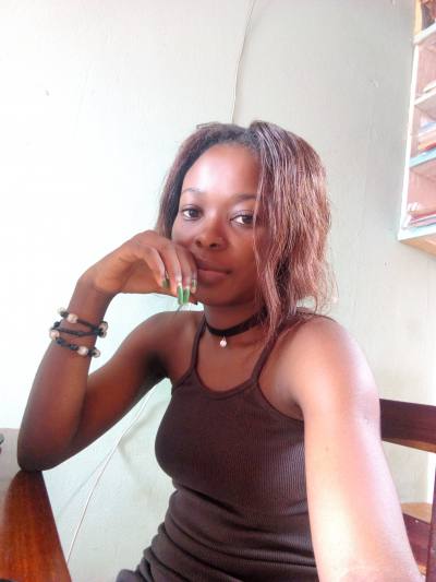 Marilynn 28 Jahre Yaoundé Kamerun