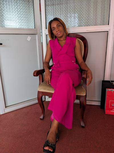 Lauraine 33 ans Yaoundé Cameroun
