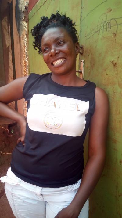 Marlyse 38 Jahre Yaounde Kamerun