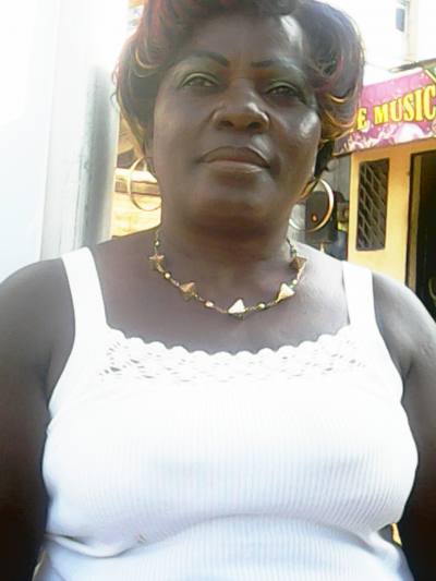 Laure 55 ans Yaoundé Cameroun