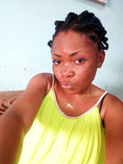 Regine 36 ans Yaoundé Cameroun