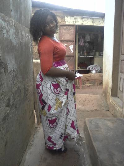 Elise 30 ans Yaoundé Cameroun