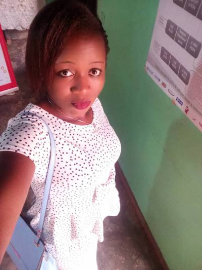 Dorine 26 ans Yaoundé Cameroun