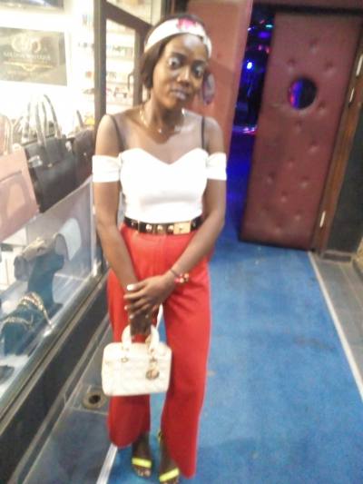 Jenny 30 ans Douala Cameroun