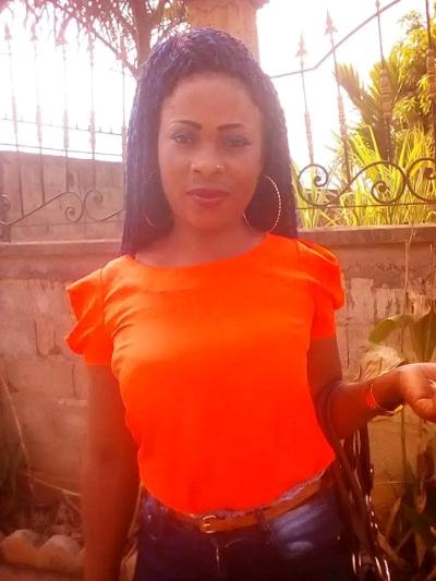Marie 34 ans Yaoundé  Cameroun